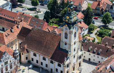Die Hartberger Stadtpfarrkirche wurde 1157 auf den Ruinen eines römerzeitlichen Gebäudes errichtet.